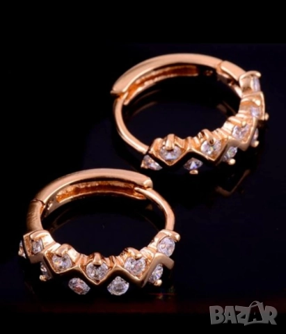 Обеци зиг-заг от 9к попълнено злато със 7 кристали 15 лв., снимка 3 - Обеци - 51767065