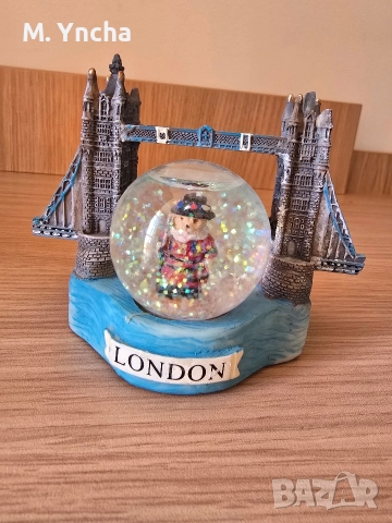 Снежна стъклена топка сувенир- 20лв