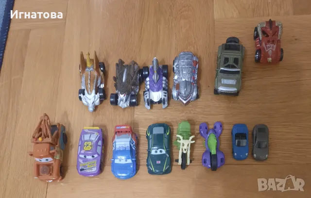 Hot Wheels колички, Метални колички и пластмасови колички, снимка 8 - Коли, камиони, мотори, писти - 48929534