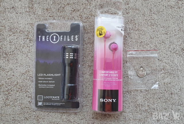 ЛОТ Слушалки Sony , Фенерче X Files , Античен медальон