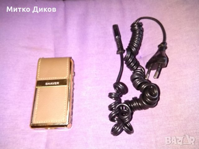 Акумолаторна машинка за бръснене Кемей с огледалце