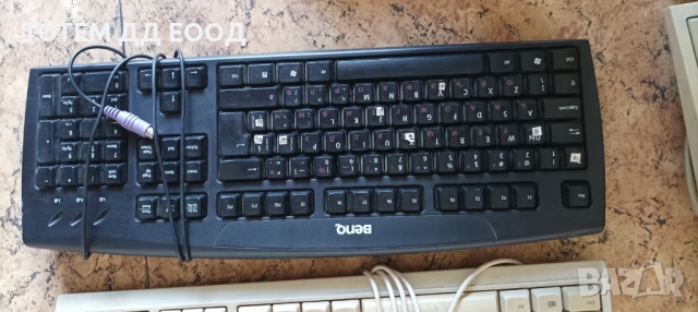 Компютърна периферия, снимка 10 - Монитори - 49760071