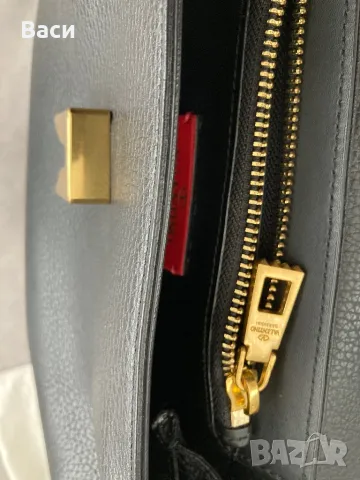 Valentino Garavani оригинална чанта, снимка 8 - Чанти - 48332271