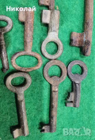 Лот стари бронзови и железни ключове, снимка 6 - Антикварни и старинни предмети - 44405655