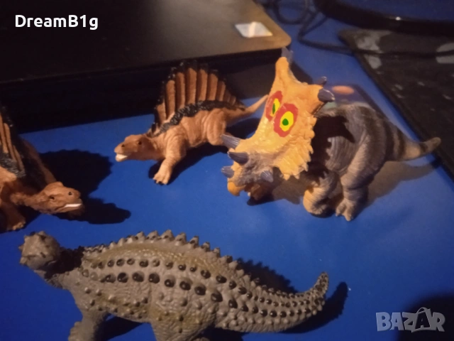 Лот от 15 гумени динозавъра – „Jurassic park“ у дома!