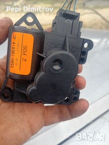 Моторче клапа парно xa4h-19e616-ac Форд фокус 1998-2007, снимка 2 - Части - 54047799