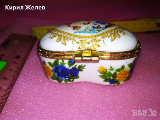 КРАСИВА ПОРЦЕЛАНОВА КУТИЙКА За БИЖУТА - СЪРЧИЦЕ с ДРЕВНОГРЪЦКА ТЕМАТИКА на КАПАЧЕТО 34156, снимка 4 - Други ценни предмети - 44312210