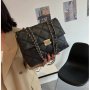 Ватирана елегантна дамска чанта за през рамо 27х20см, снимка 1 - Чанти - 44398541