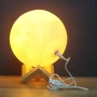 Лампа във формата на Луна с LED светлина и дървена поставка, снимка 3