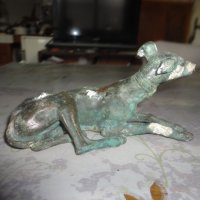 Малка бронзова пластика куче хрътка 19 век , снимка 2 - Колекции - 39947376