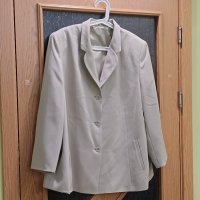Дамско сако в светло бежов цвят,с подплата,подходящо и за официален повод.Размер 48/XXL.Цена 10лв, снимка 1 - Сака - 42348760