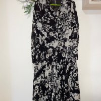 Нова стилна черна бяла разкошна феерична елегантна плисирана плисе рокля Reserved , снимка 4 - Поли - 42179190
