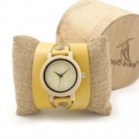 Дамски дървен часовник от бамбук с увиваща се каишка в жълто, снимка 1 - Дамски - 38287344