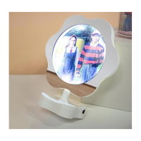 Image Рамка за снимки и огледало 2в1 ,С форма - цвете ,Лед светлина , 20х 18 см. , снимка 7 - Други стоки за дома - 44656680