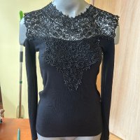 Черна блуза с дантела, снимка 1 - Блузи с дълъг ръкав и пуловери - 44475526