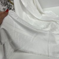 Нов луксозен шал Dior с кутия на марката, снимка 3 - Шалове - 28669768