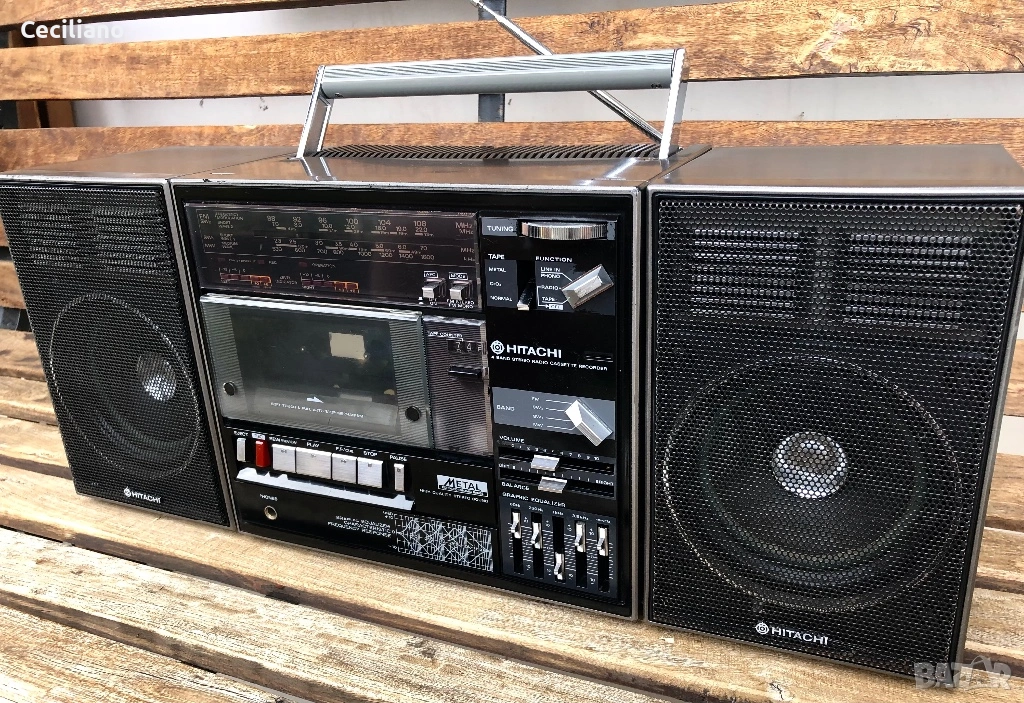 Радиокасетофон HITACHI TRK-9300W, снимка 1