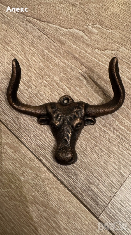 Масивна чугунена закачалка бик., снимка 1