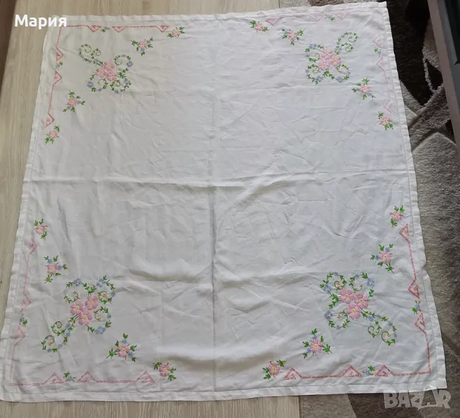 Покривка за маса с бродирани флорални елементи , снимка 1