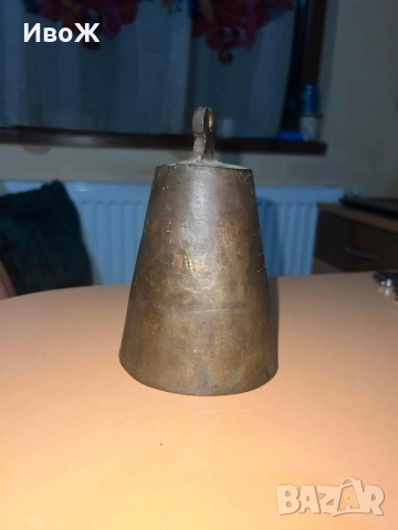 Стар голям звънец