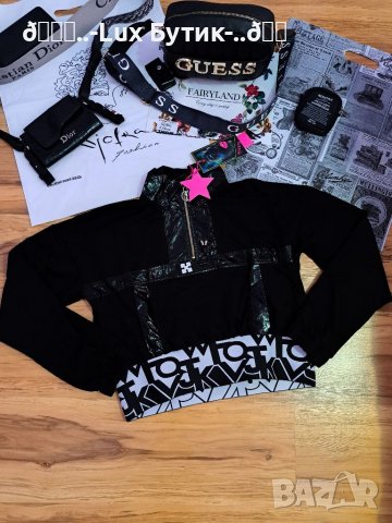 Дамска спортно елегантна черна блуза с ластик с надписи 