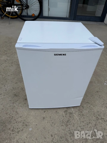 Нов Мини фризер Сименс 62см, снимка 2 - Фризери - 54025646