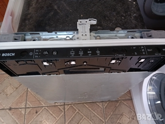 Тясна 45см съдомиялна за пълно вграждане Бош Bosch Made in Germany с две години гаранция!, снимка 2 - Съдомиялни - 52822567