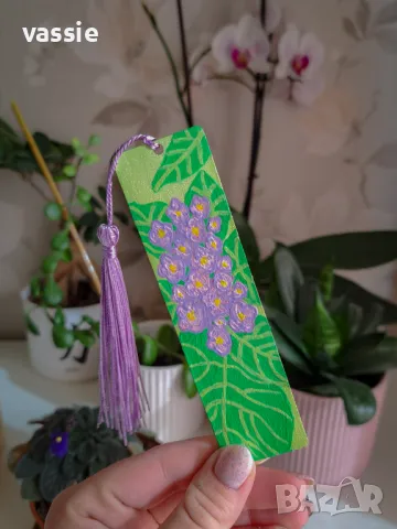 Ръчно рисуван дървен книгоразделител