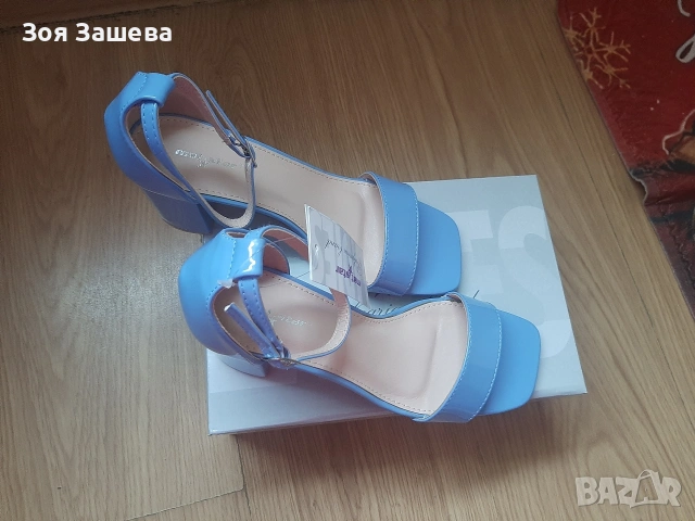 Дамски лачени сандали!, снимка 2 - Маратонки - 53909068