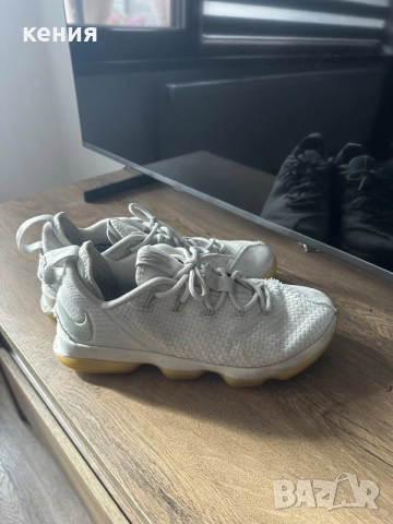 маратонки Nike LeBron 