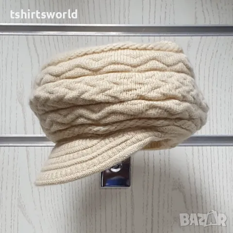 Нова зимна дамска шапка с козирка Ангора в цвят шампанско, снимка 3 - Шапки - 48195026