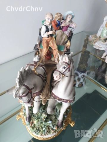 Capodimonte скулптура 45см/Каподимонте стара голяма порцеланова фигура-композиция/карета-любовници, снимка 4 - Статуетки - 52571683