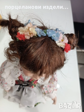 Порцеланова колекционерска кукла със метална стойка , снимка 3 - Антикварни и старинни предмети - 52690344