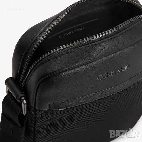 Calvin Klein Jeans Оригинална Чантичка през рамо, снимка 3 - Чанти - 39527185