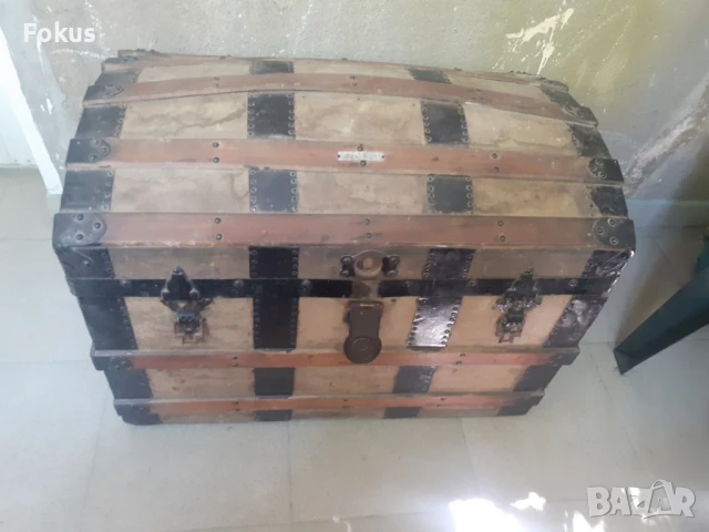 Страхотен голям антикварен сандък с етикет - Hotel Bellevue