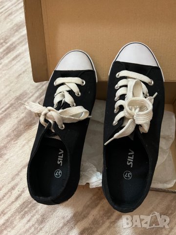 Дамски кецове