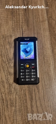 Cat B100, здрав (rugged) мобилен телефон