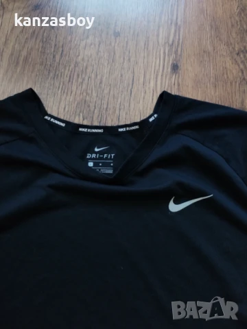 Nike - страхотна дамска тениска КАТО НОВА Л, снимка 2 - Тениски - 50886287
