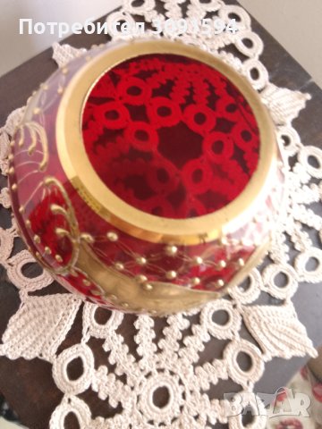 ваза от ръчно издухано рубинено червено художествено стъкло с ръчно емайлирана  с флорално-листен ди, снимка 8 - Антикварни и старинни предмети - 44313444