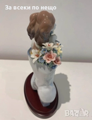 Lladro Spain  “Dog in Boot with Flowers” Код P1763, снимка 2 - Декорация за дома - 52981388