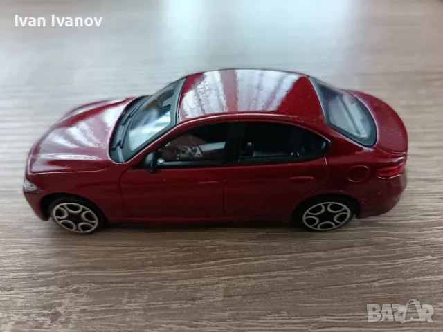 Алфа Джулия 1:43 тъмночервен умален модел на Бураго, снимка 4 - Аксесоари и консумативи - 49482740