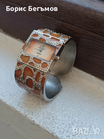 Дамски часовник-гривна