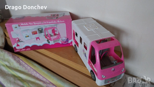 Големият бус на Барби