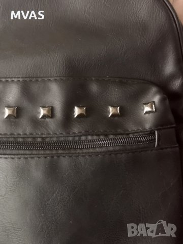 Черна кожена раница среден размер матова , снимка 3 - Раници - 40551413