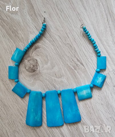 Колие в красив син цвят