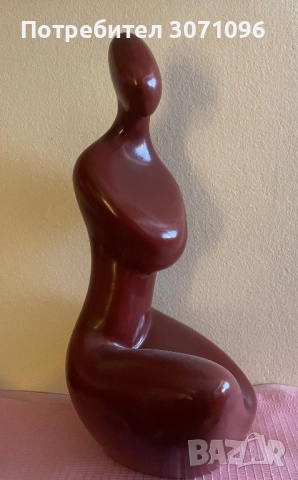 Търся същата статуетка женска фигура керамична порцеланова фигура друг цвят за размяна или покупка, снимка 2 - Други ценни предмети - 52511270