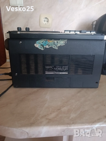 Ретро радио касетофон Hitachi TRK -5030E, снимка 4 - Радиокасетофони, транзистори - 51753880