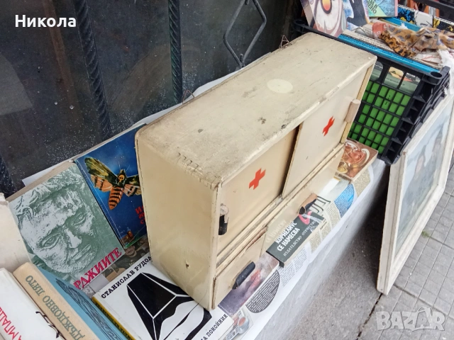 Стара аптечка, снимка 6 - Антикварни и старинни предмети - 54000335