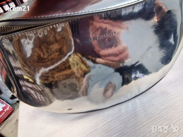 Tommy Hilfiger Уникална паласка , снимка 9 - Чанти - 52480859