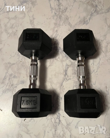 Черни шестоъгълни дъмбели със сребристи, назъбени дръжки 2 бр по 7,5кг.